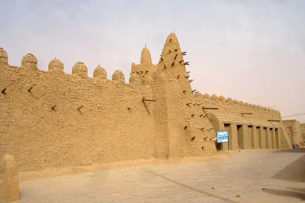 mansa musa built Djinguereber Mosque